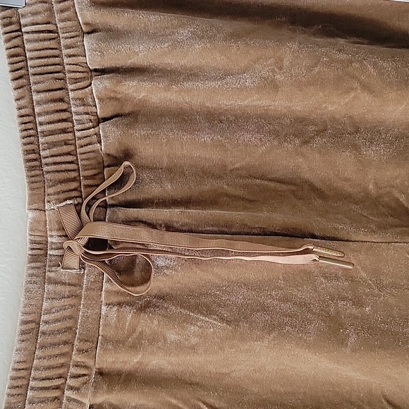 Buffbunny Collection NWT, in Champage velour Disco shorts women's size medium - Picture 5 of 12